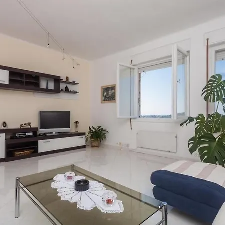 Rea-three Bedroom With Sea View Apartman